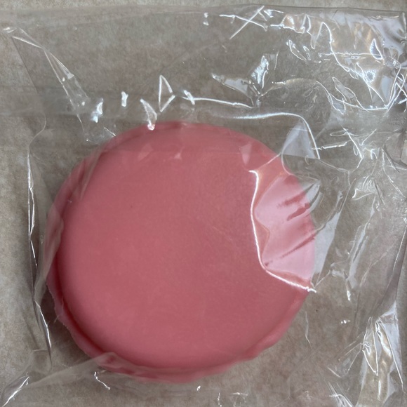 NWT plastic macaron trinket box. Perfect for jewelry, party favors, meds. - Picture 10 of 11